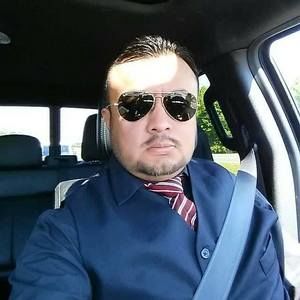 Meet your Posher, Adrian iturbide